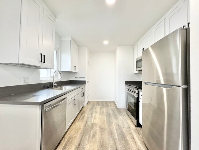 Building Photo - 4132 W 118th St