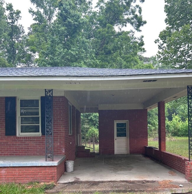 Building Photo - Charming Country Living - 3BR Brick Ranch in Round O