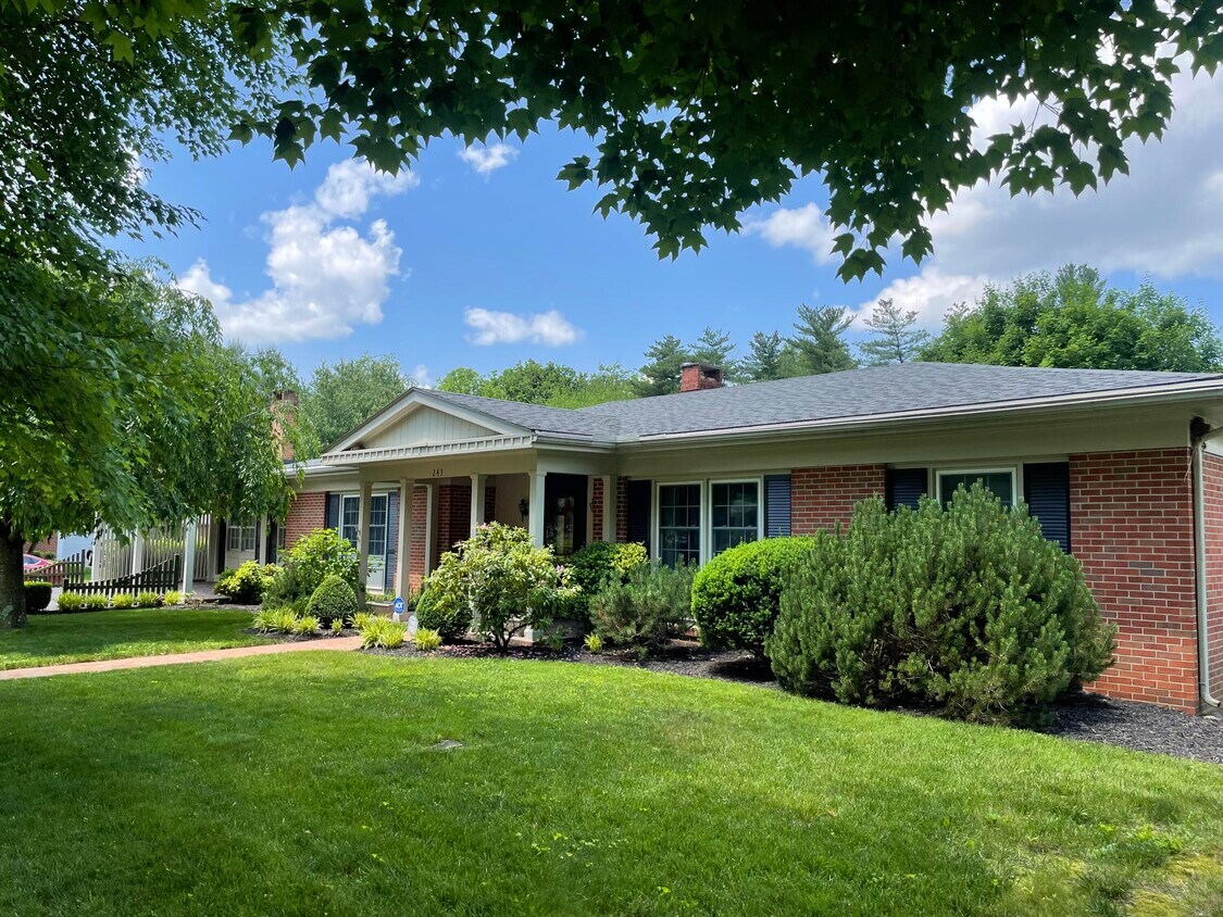 Foto principal - 243 Eastridge Dr