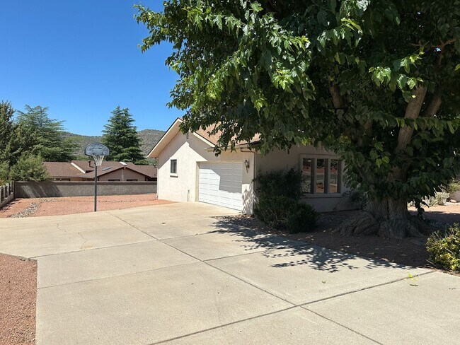 Foto del edificio - HOUSE - VILLAGE OF OAK CREEK