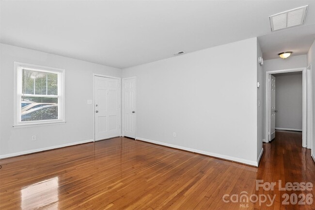 Foto del edificio - 4230 Castleton Rd