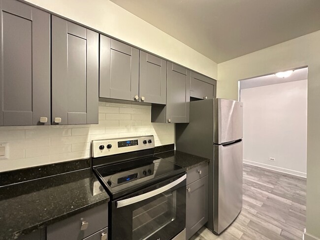 Foto del edificio - 3825 N Pine Grove Ave