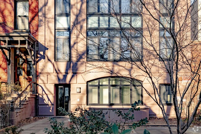 Building Photo - 11 2nd Pl