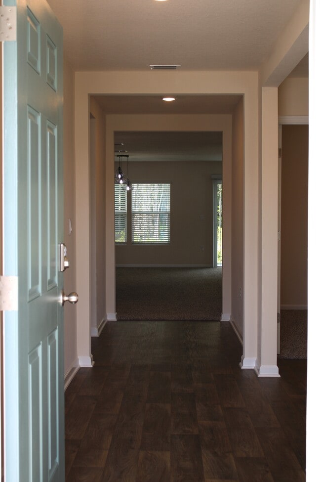 Entry - 92 Falcon Ridge Rd
