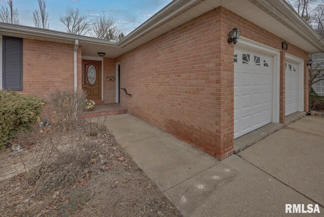 Building Photo - 4804 North Glen Court