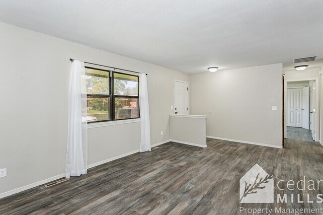 Building Photo - Updated 2 Bedroom Duplex - ANDOVER SCHOOLS!