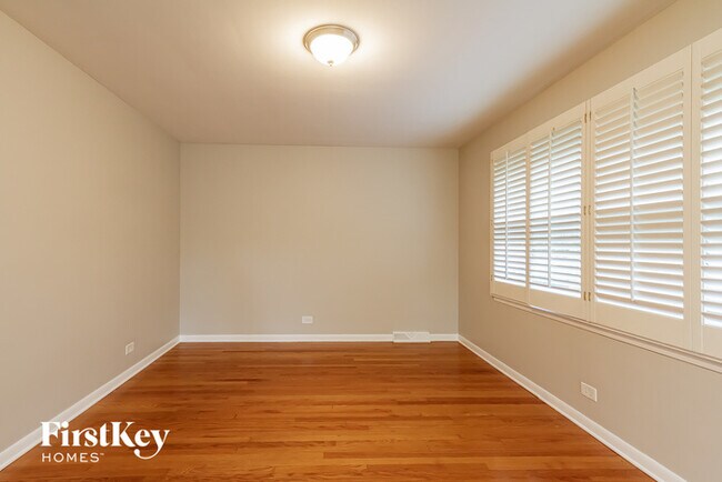 Building Photo - 1431 Willow Rd