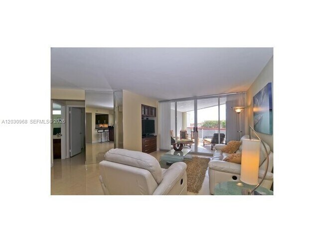 Foto del edificio - 6767 Collins Ave