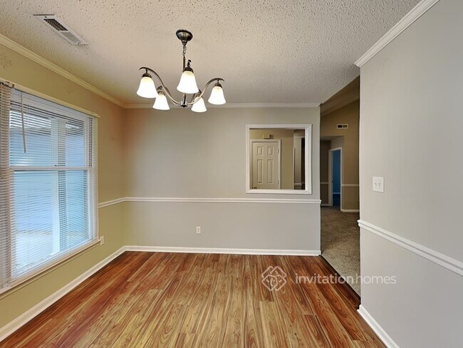 Building Photo - 635 Tryon Pl
