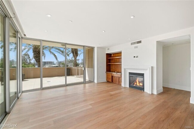 Building Photo - 2 br, 3 bath Condo - 8039 Scholarship