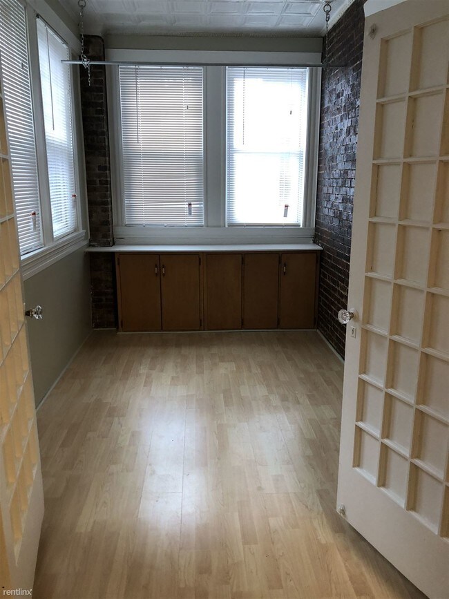 Building Photo - 3 br, 1 bath  - 21 Park Vale Ave #1