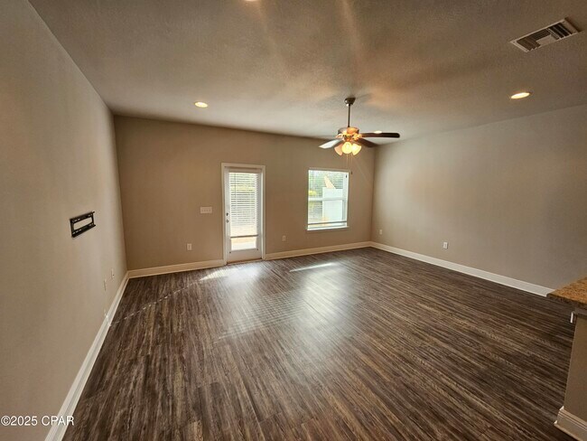 Foto del edificio - 5804 Callaway Cir