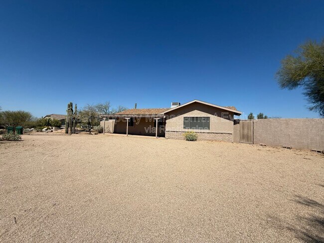 Building Photo - 6410 E Dixileta Dr