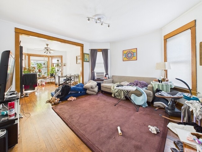 Foto del edificio - 4318 N Albany Ave