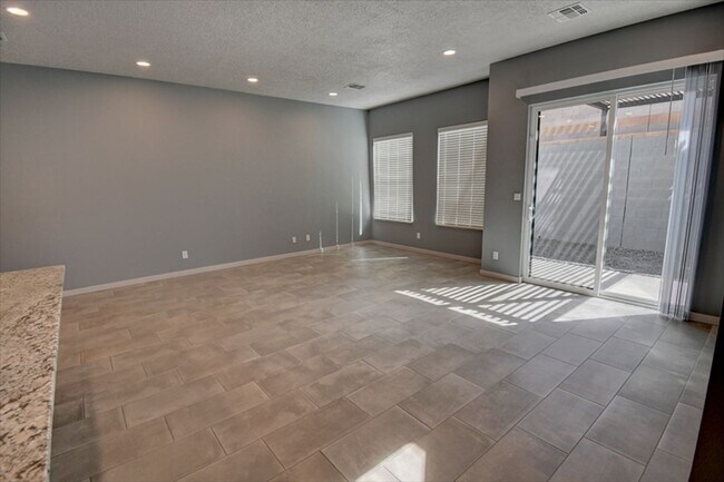 Foto del edificio - Immediate Move In Available!
