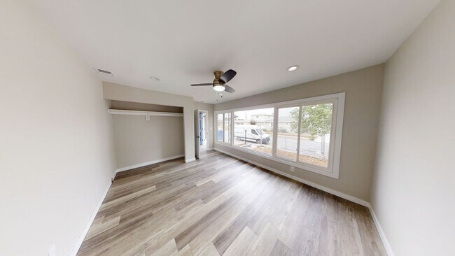 Foto del edificio - 4BD/2 BA Close Walk to Campus