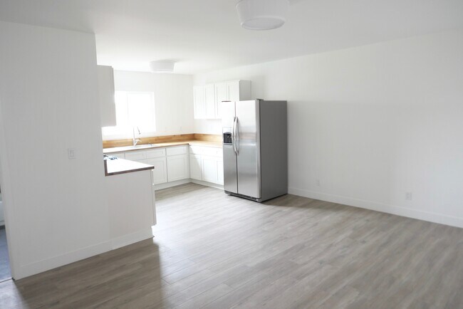 Building Photo - 925 W 41st Dr