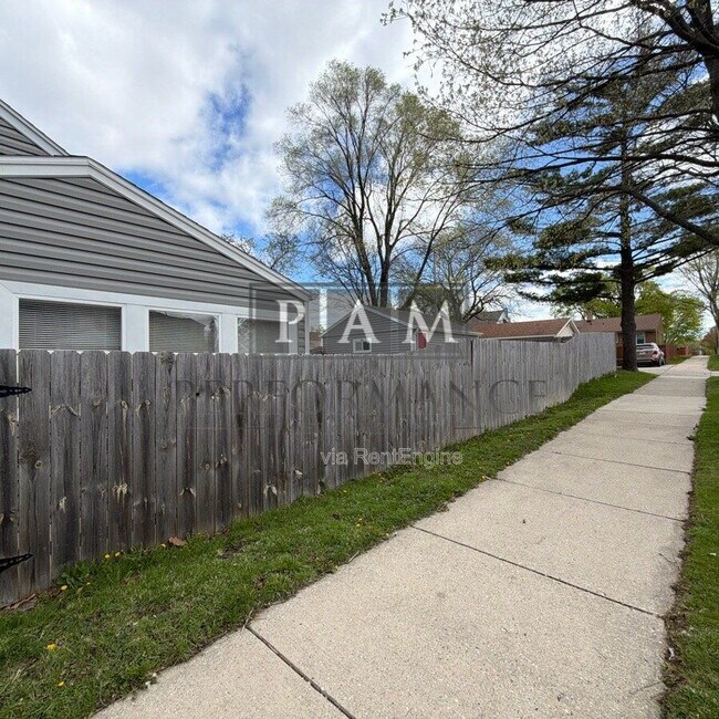 Foto del edificio - 3270 S 24th St