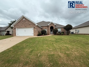 Building Photo - 1609 White Oak Cir