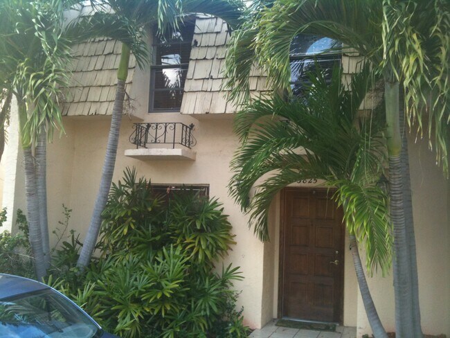 Foto del edificio - 3825 NE 167th St