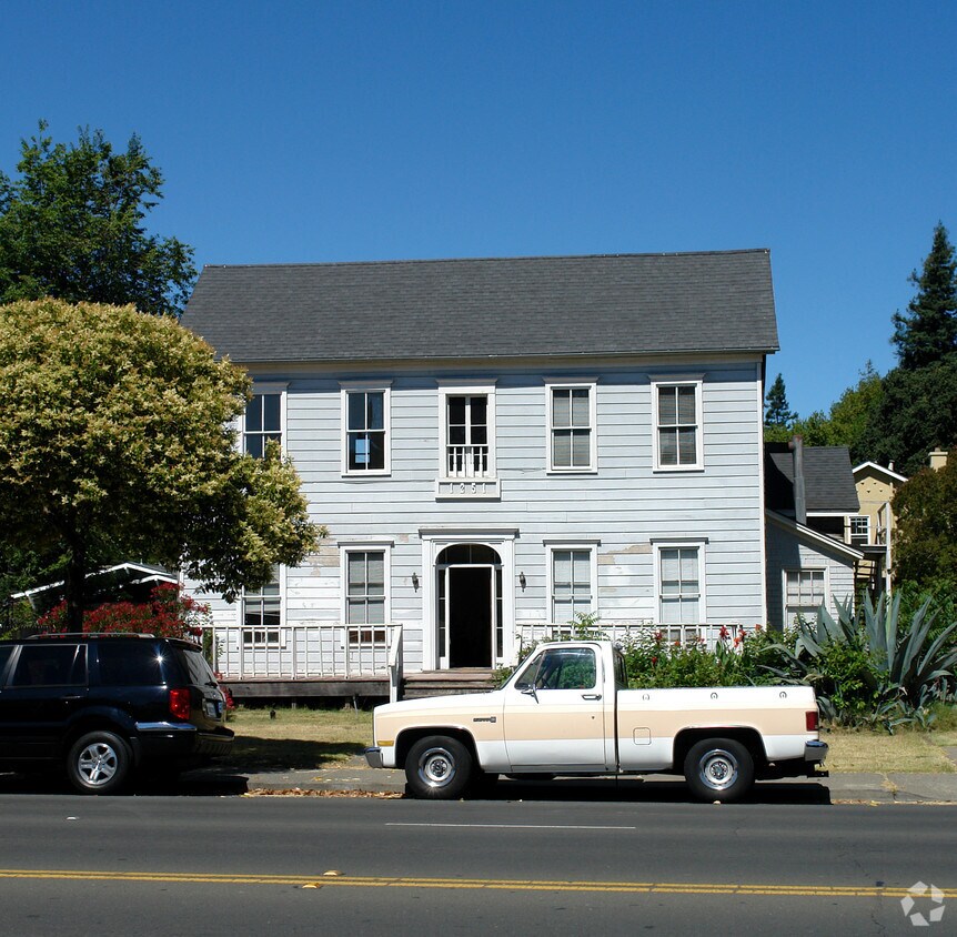 Building Photo - 1251 Jefferson St