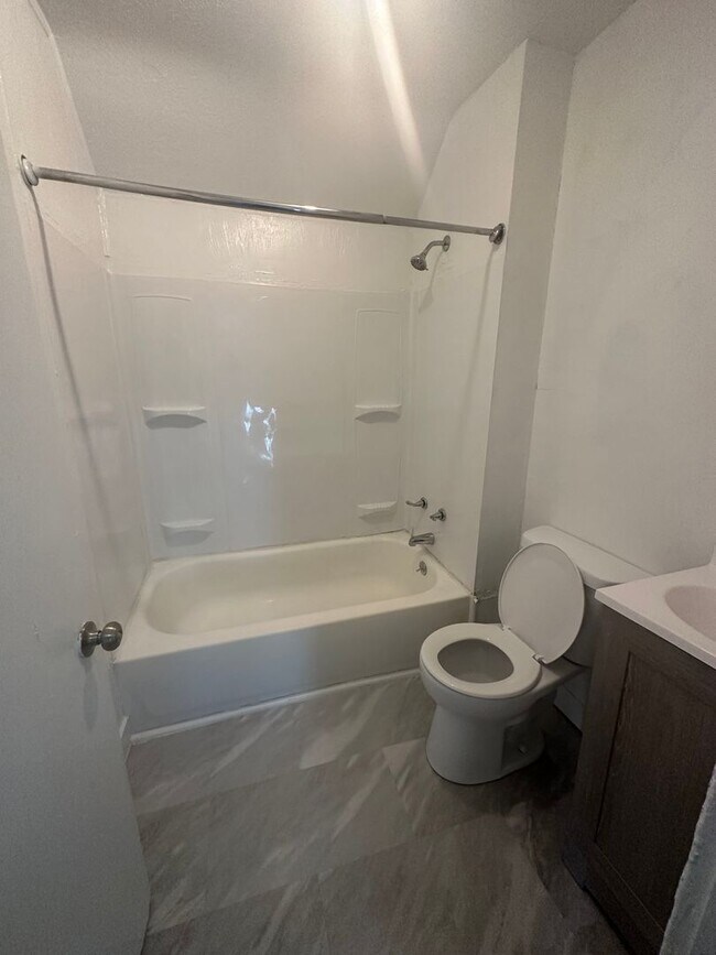 Foto del edificio - 3bd Single Section 8