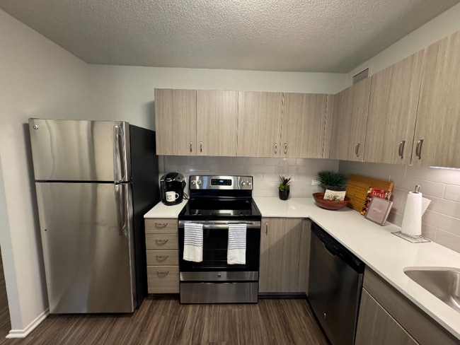 Photo - 1122 N Dearborn St Apartment