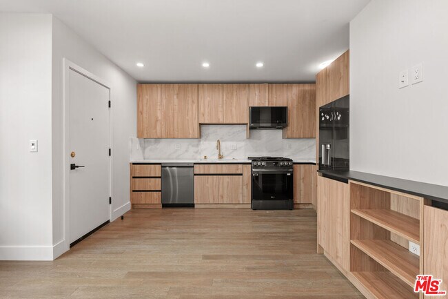 Building Photo - 1444 S Crescent Heights Blvd