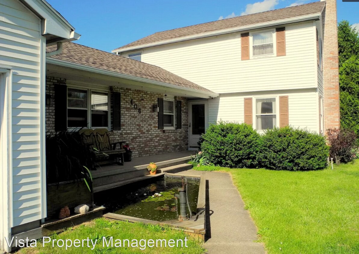 3 br, 2.5 bath House 106 Victor Mendon Road House Rental in Mendon