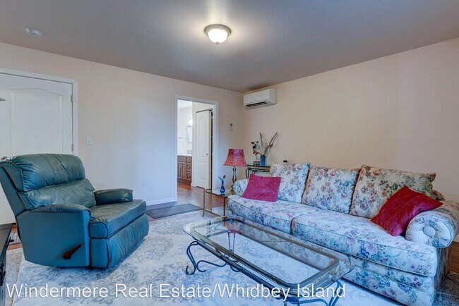 Building Photo - 295 W Rhodena Dr
