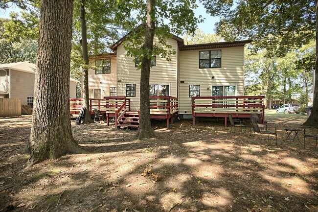 Foto del edificio - Call Sabrina Thomas at 757-767-0767 for more information