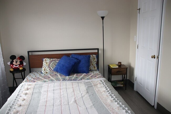 Building Photo - 21 Linden St