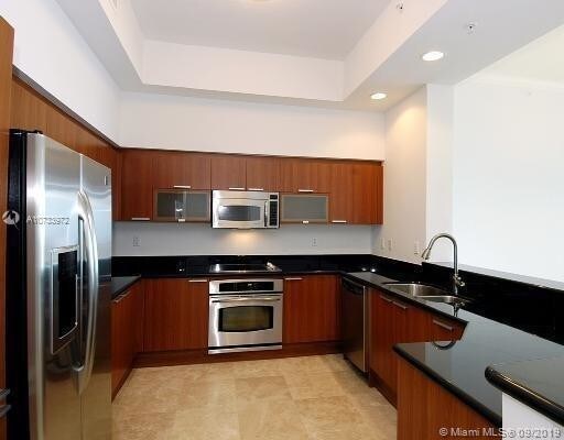 Foto del edificio - 14951 Royal Oaks Ln