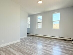 Building Photo - 581 Pierre Ave