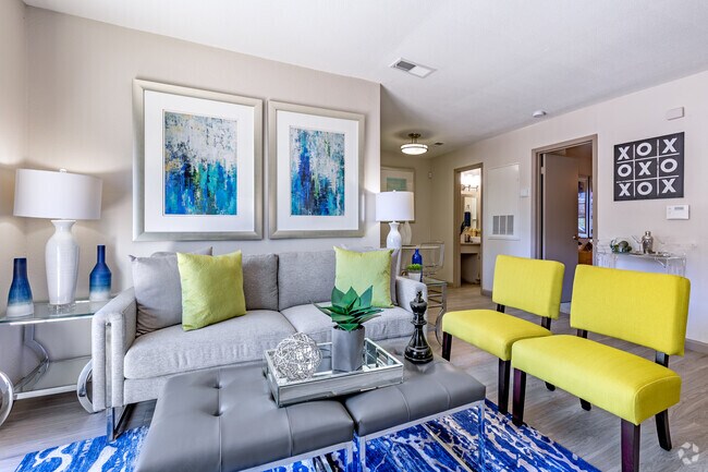1BR, 1BA - 685SF (A2) - Living Room - Element Apartments
