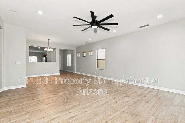 Building Photo - 536 E Yellow Wood Ave