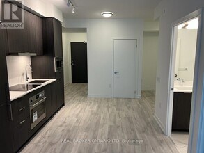 Building Photo - 7 Golden Lion Heights