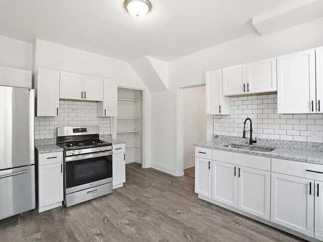 Foto del edificio - 4569 N Edgewood Ave