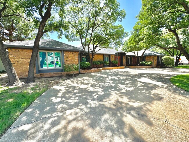 Building Photo - 9306 Utica Dr