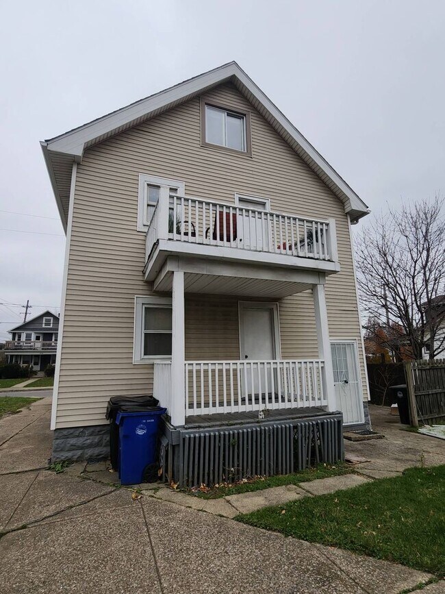 Building Photo - 2231 W 104th St