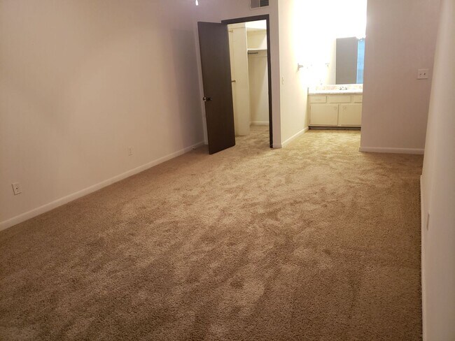 Foto del edificio - 1 Bedroom, 1.5 Bath Townhouse