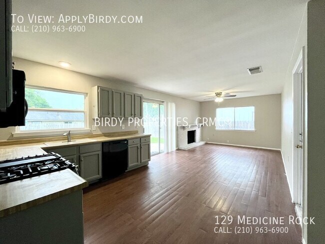 Foto del edificio - Charming 3-Bedroom Home with Fireplace in ...