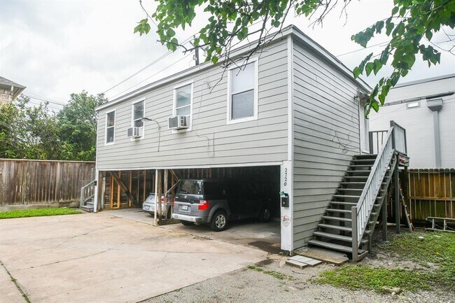 Building Photo - 2720 Wroxton Rd