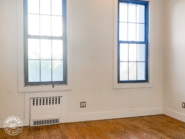 Building Photo - 20 Wilson Ave