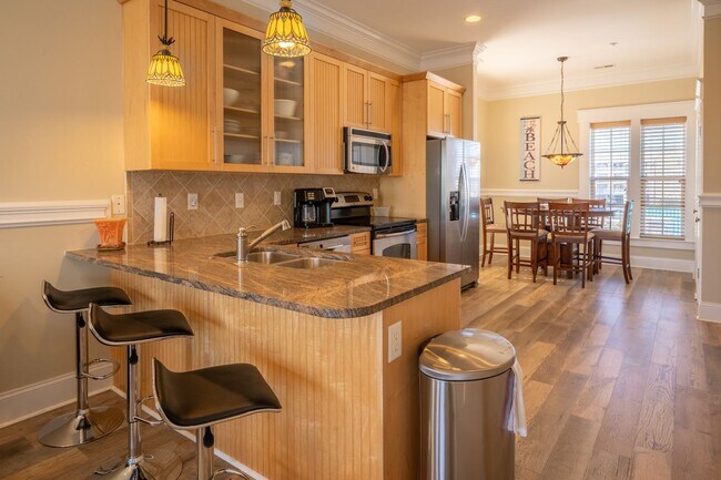 Foto del edificio - ENJOY OCEAN BREEZES FROM THIS FURNISHED OFF-SEASON OCEAN VIEW CONDO W/BALCONIES