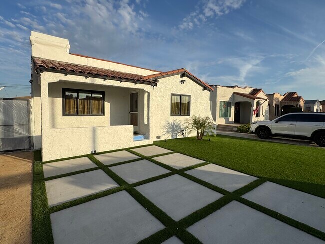 Frente exterior - 6556 3rd Ave