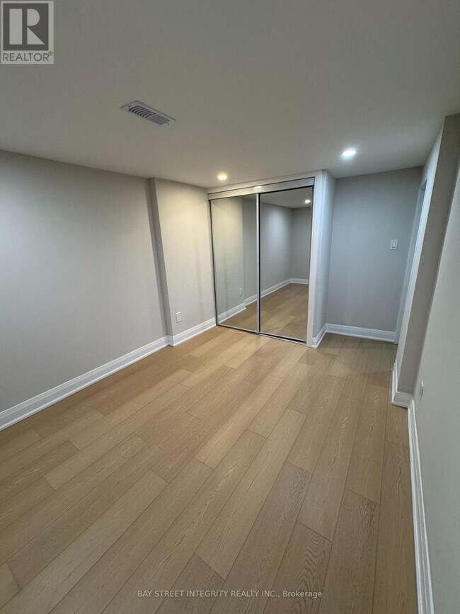 Photo du bâtiment - 244 King Edward Ave