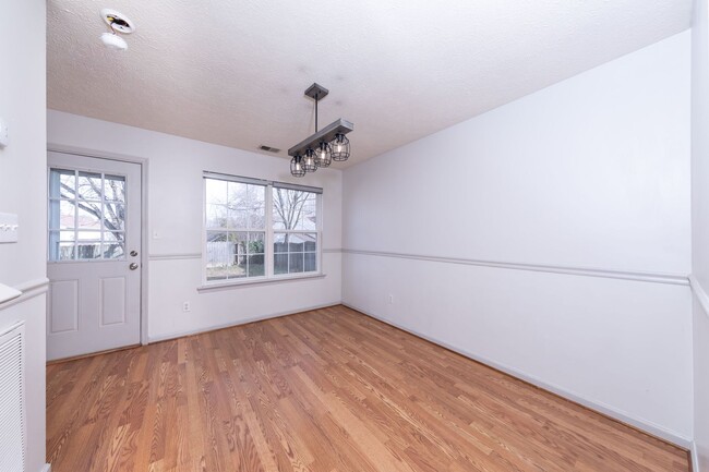 Foto del edificio - 203 Bruton Dr