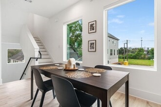 Building Photo - 3410 Baer St