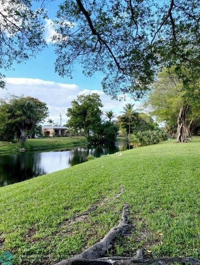 Vista del lago - 2401 NW 41st Ave